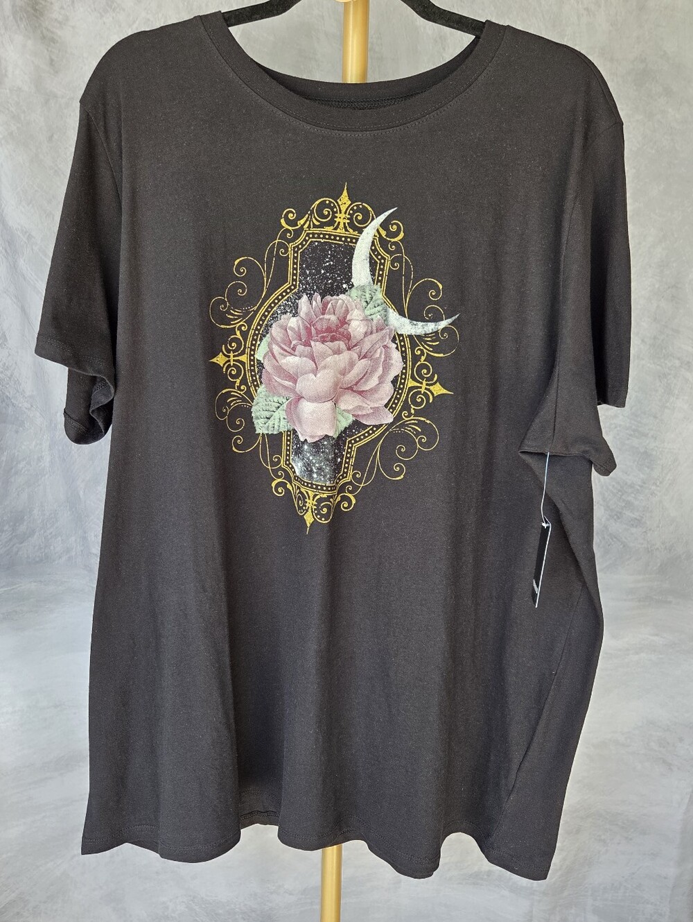 Black T-shirt with Rose and Moon Graphic By Torrid Size 2X - NWT